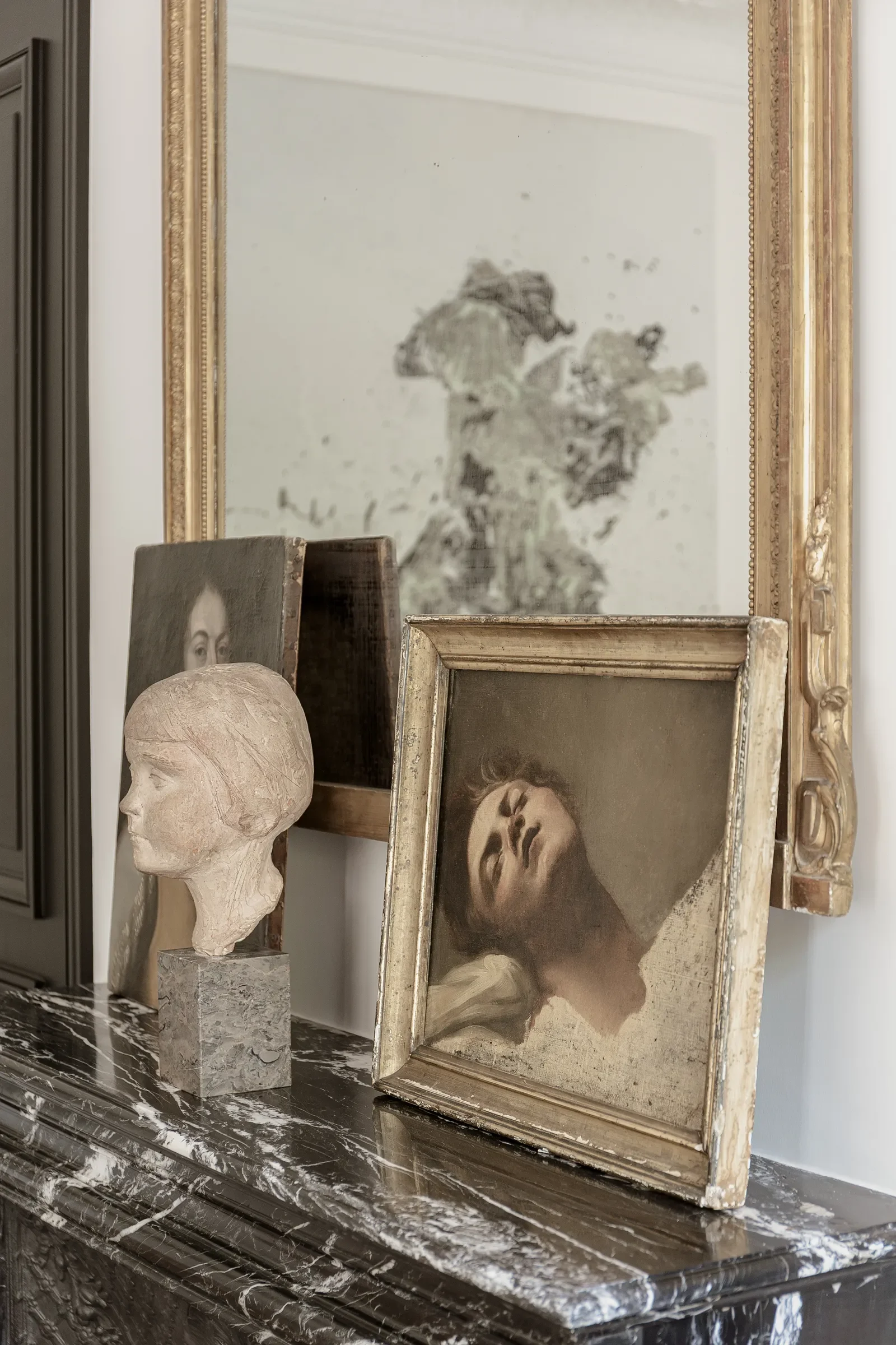 Allen Kirsch's Haussmannian apartment in Paris showcases his oversized art